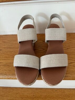 Tommy Bahama Women's Cream and Tan wedges